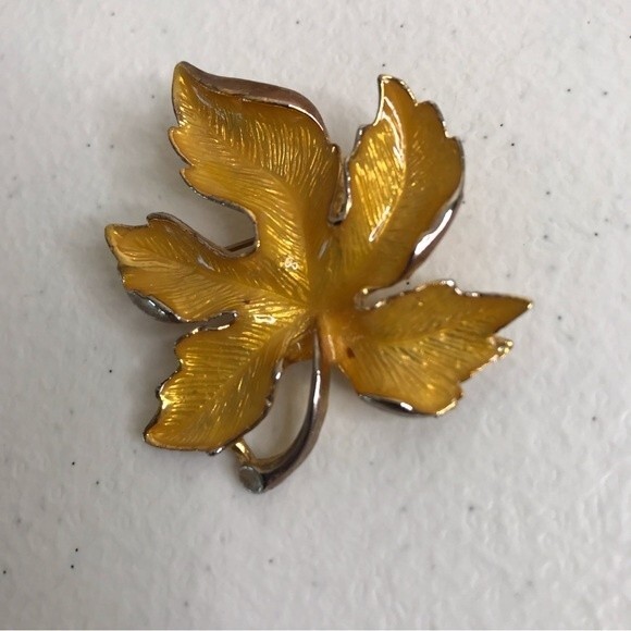Vintage Pair Leaf Pins Brooches Golden Fall Bronze Autumn - Picture 7 of 8